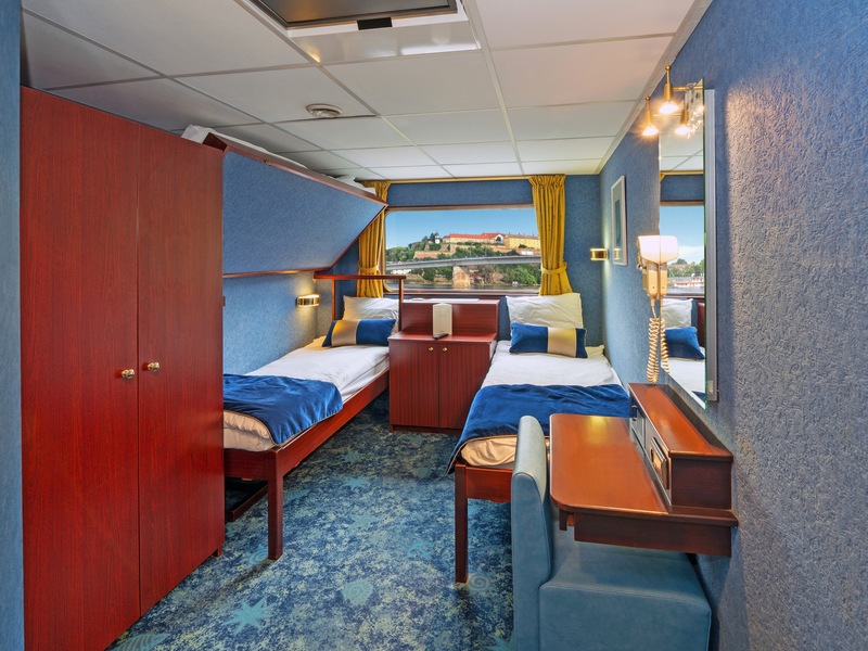 Main Deck 3 Beds Cat C